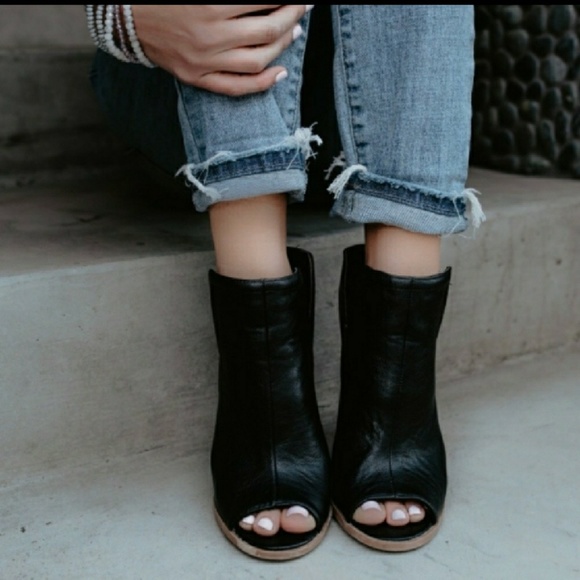 💕 1 LEFT(size 10) Black Peep Toe Booties - Picture 3 of 4